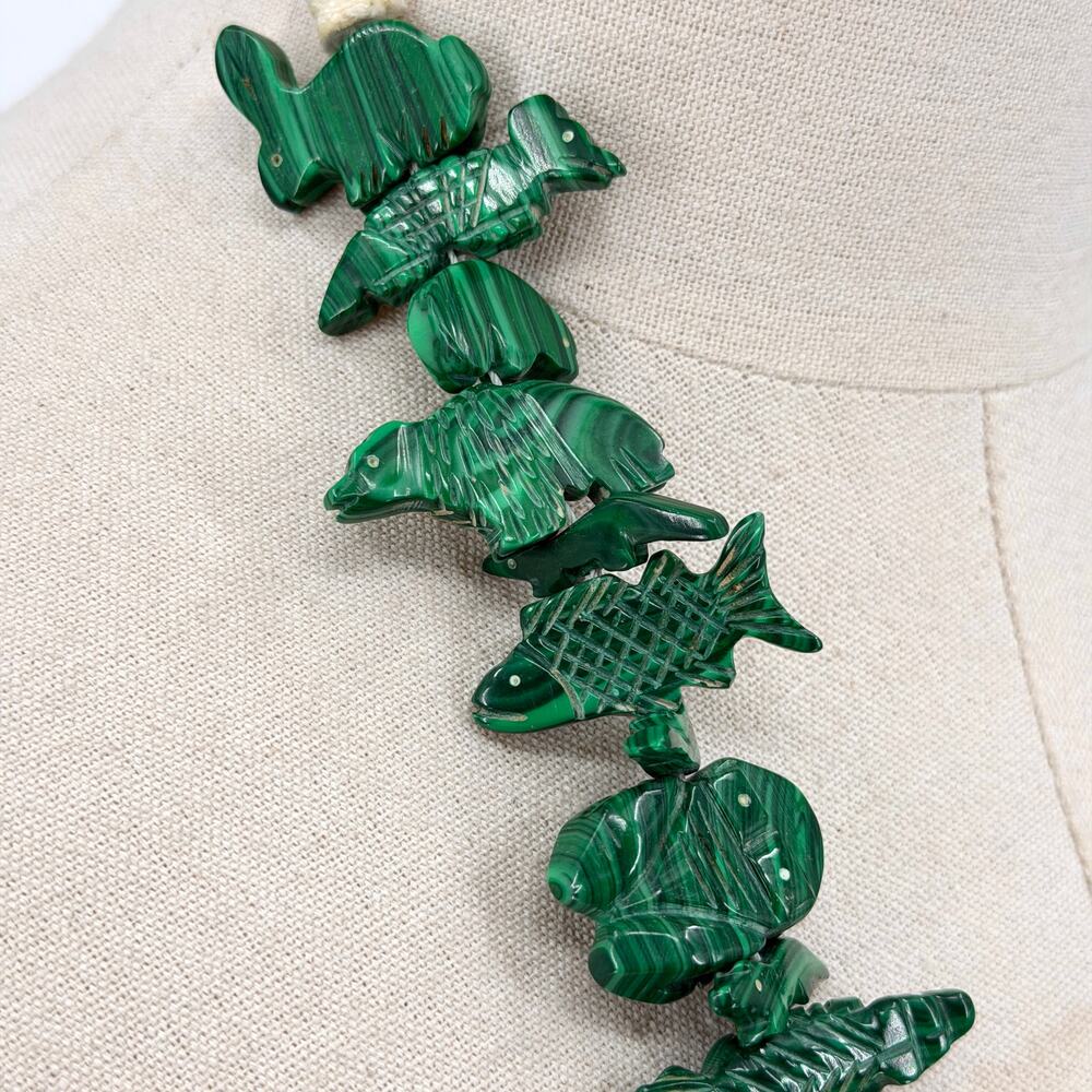 Vintage 90s Green Malachite Southwest Hand Carved Animal Fetish Necklace - Picture 5 of 10